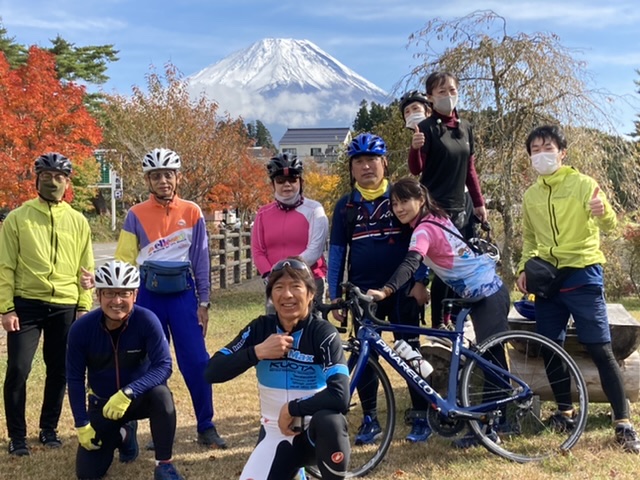 富士山をバックに記念ショット